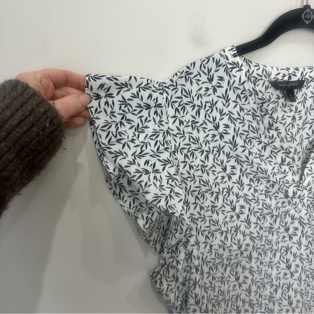 Banana Republic Flutter Sleeve Tiered Swing Shift Dress White Black leaf print - Picture 3 of 4